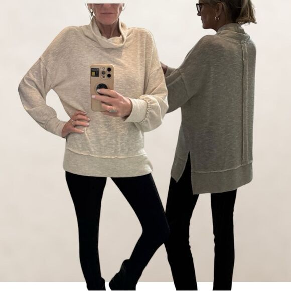 Cherish Apparel oversized, raw hem, cowl neck oatmeal colored top size Med - Picture 3 of 14